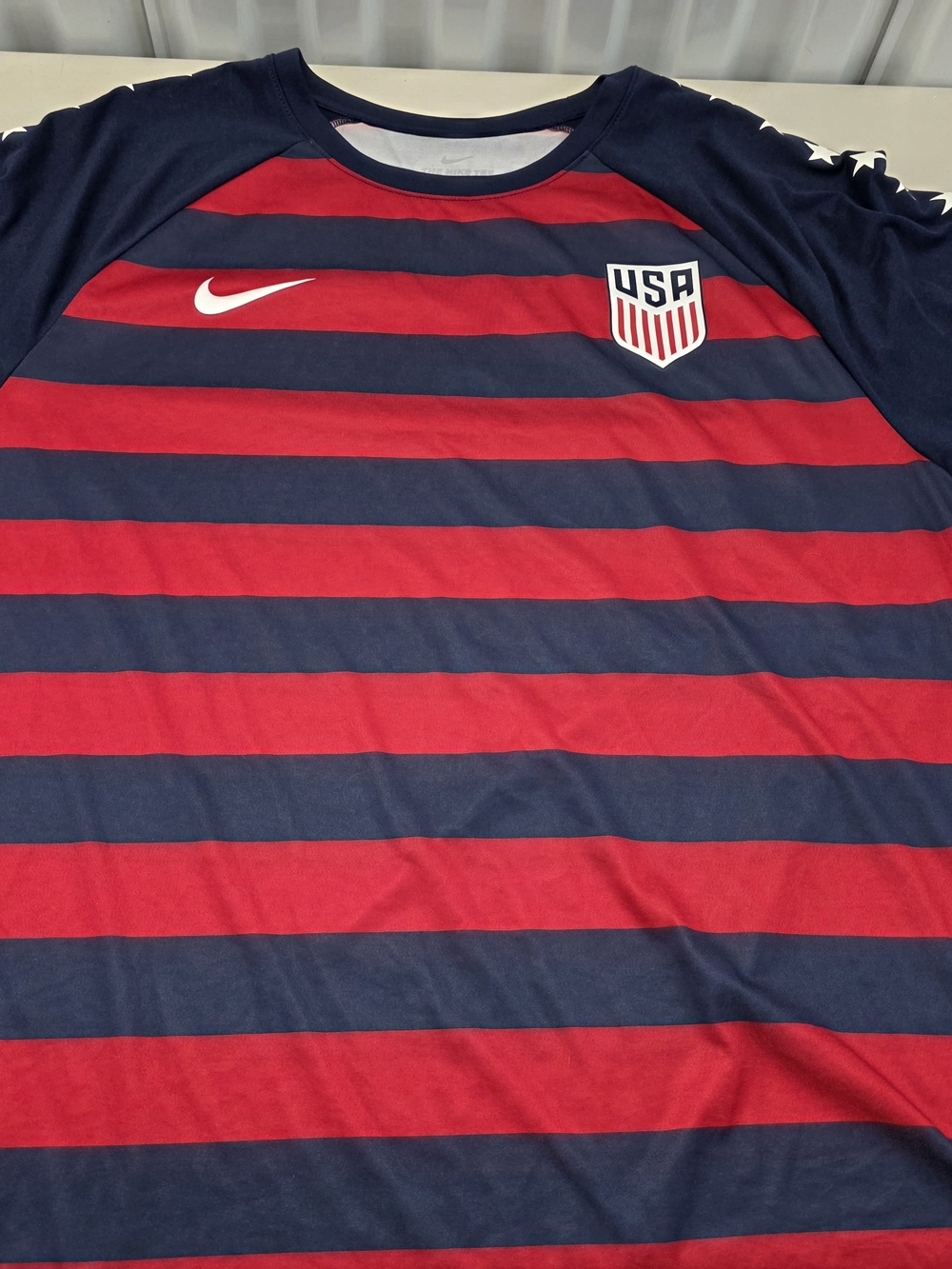 Nike USA Soccer men’s dri-fit red navy blue striped graphics shirt star sleeves